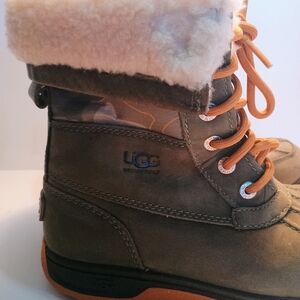 UGG Toddler Boys Or Girls Camo Boots Size 3 Waterproof